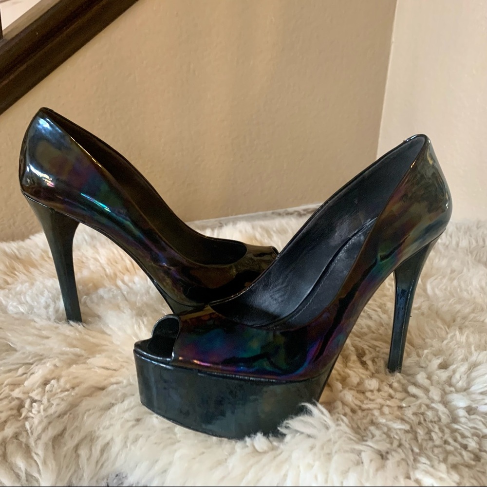 B BRIAN ATWOOD B Bambola Iridescent Patent Peep-toe Pumps. Small flaw on heel. - Picture 1 of 9